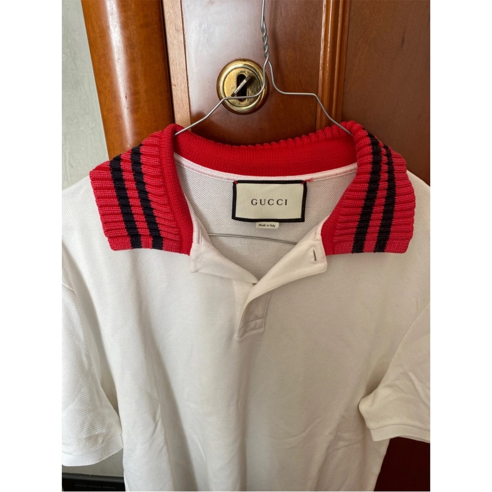 Beautiful for the summer no stains no rips. Gucci polo with ribbed collar.